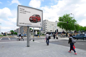 Why Billboard Advertising has The Potential to Boost ROI in the Automotive Sector